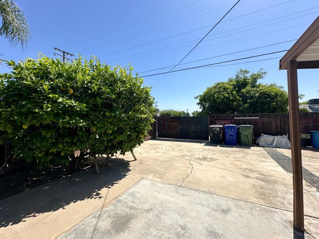 470 N Bates Avenue, Dinuba, CA 93618