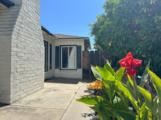 470 N Bates Avenue, Dinuba, CA 93618