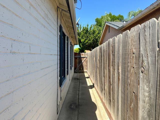 470 N Bates Avenue, Dinuba, CA 93618