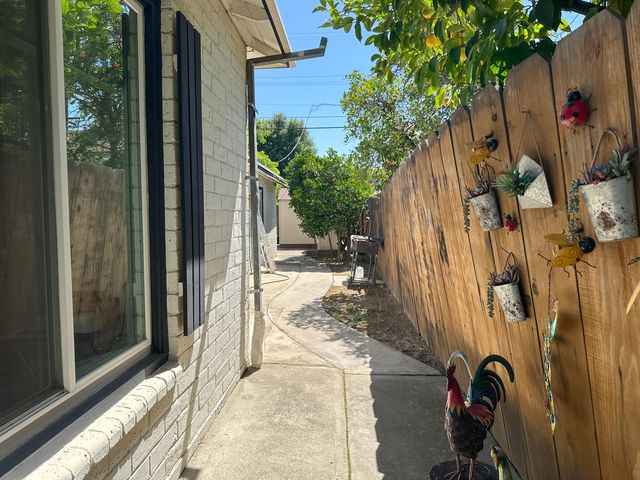 470 N Bates Avenue, Dinuba, CA 93618