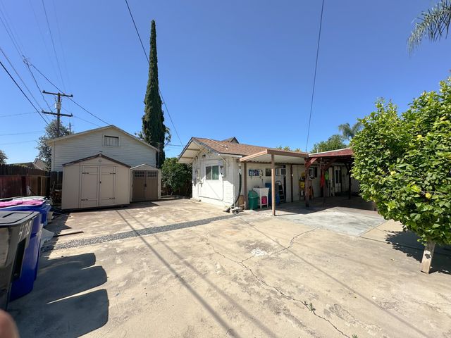 470 N Bates Avenue, Dinuba, CA 93618