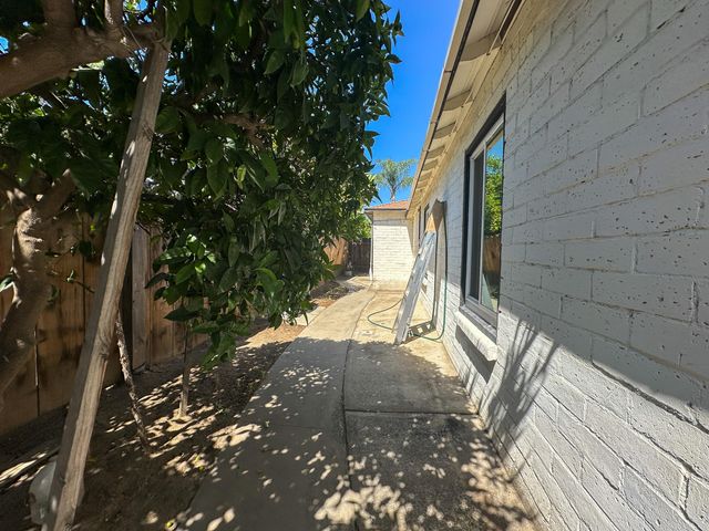 470 N Bates Avenue, Dinuba, CA 93618