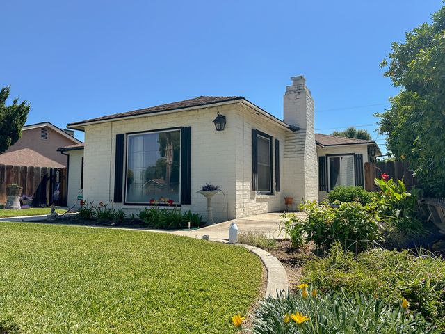 470 N Bates Avenue, Dinuba, CA 93618
