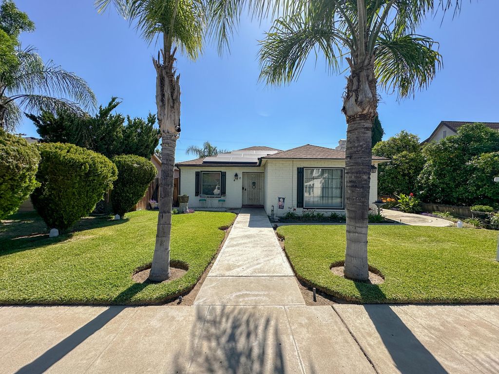 470 N Bates Avenue, Dinuba, CA 93618