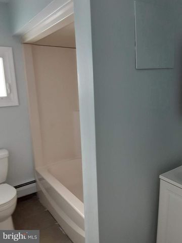 12 RING LN, Levittown, PA 19055