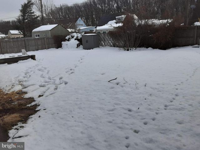 12 RING LN, Levittown, PA 19055