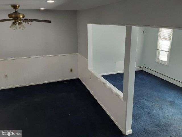 12 RING LN, Levittown, PA 19055