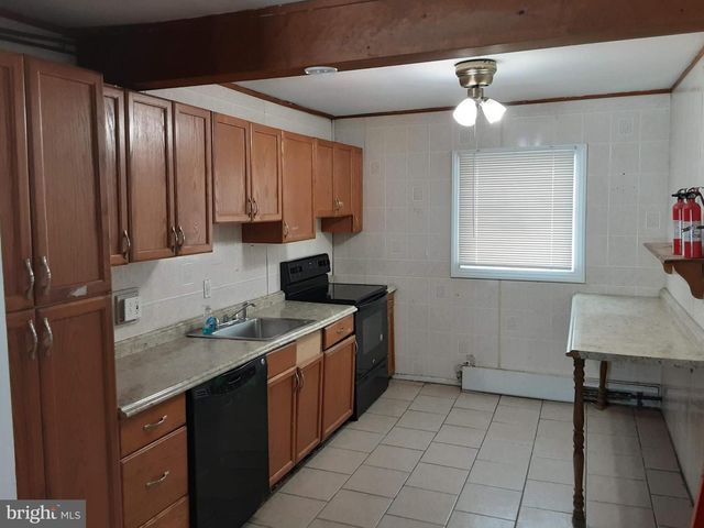 12 RING LN, Levittown, PA 19055