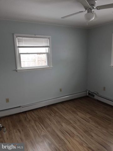 12 RING LN, Levittown, PA 19055