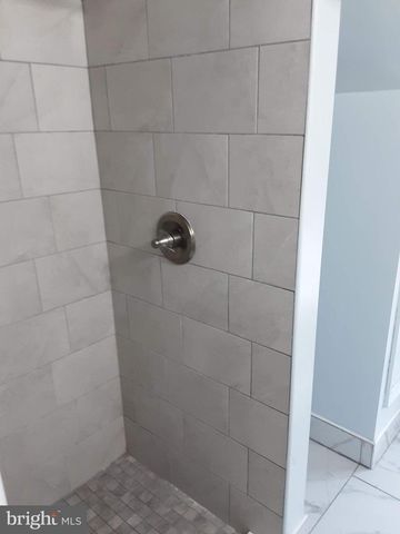 12 RING LN, Levittown, PA 19055