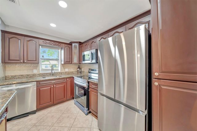 11640 NW 39th St 8, Coral Springs, FL 33065