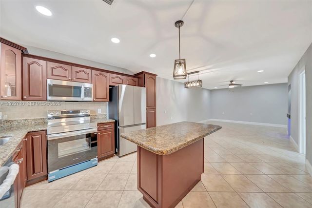 11640 NW 39th St 8, Coral Springs, FL 33065