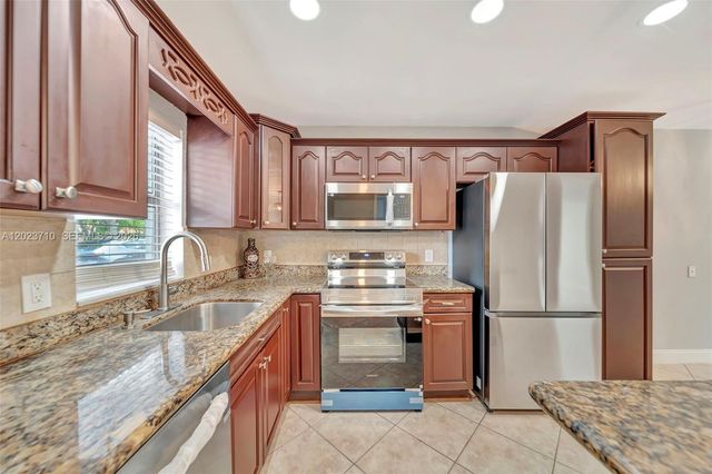 11640 NW 39th St 8, Coral Springs, FL 33065