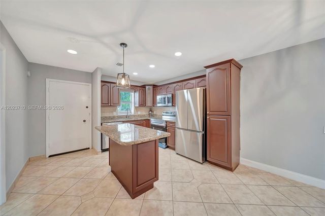 11640 NW 39th St 8, Coral Springs, FL 33065