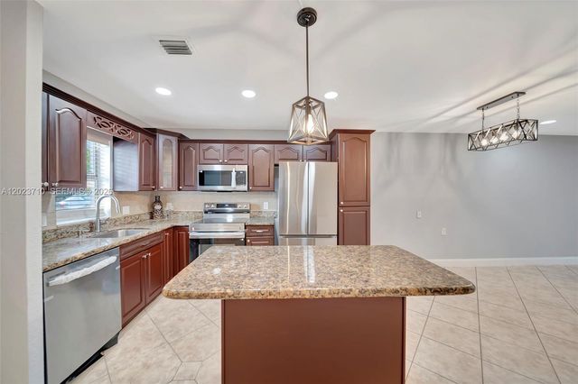 11640 NW 39th St 8, Coral Springs, FL 33065