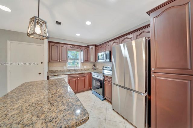 11640 NW 39th St 8, Coral Springs, FL 33065