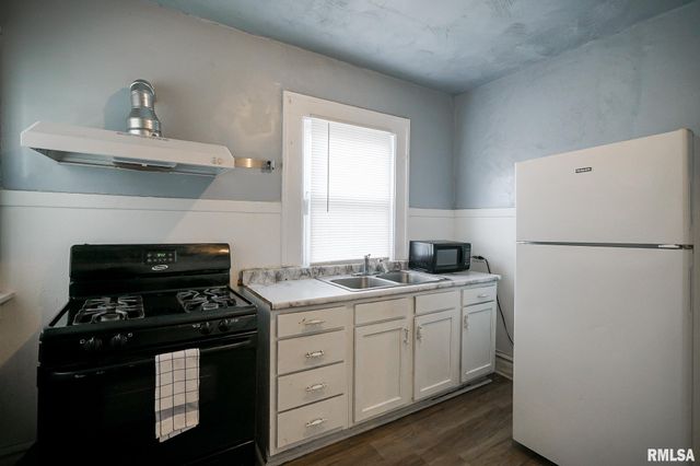 1820 W BRADLEY Avenue, Peoria, IL 61606