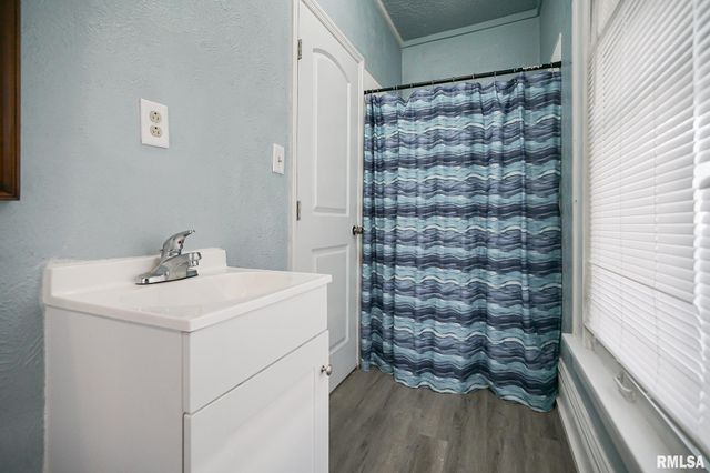 1820 W BRADLEY Avenue, Peoria, IL 61606