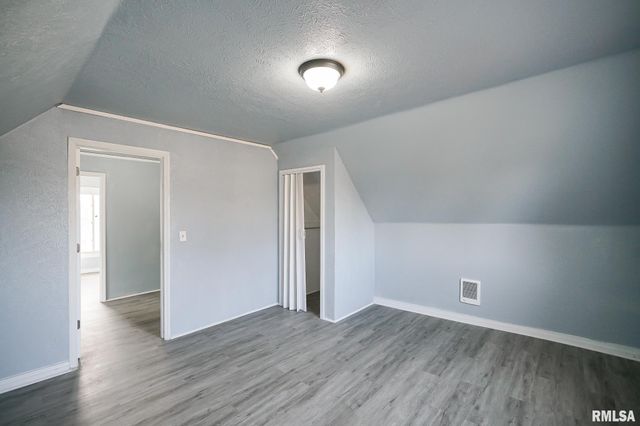 1820 W BRADLEY Avenue, Peoria, IL 61606