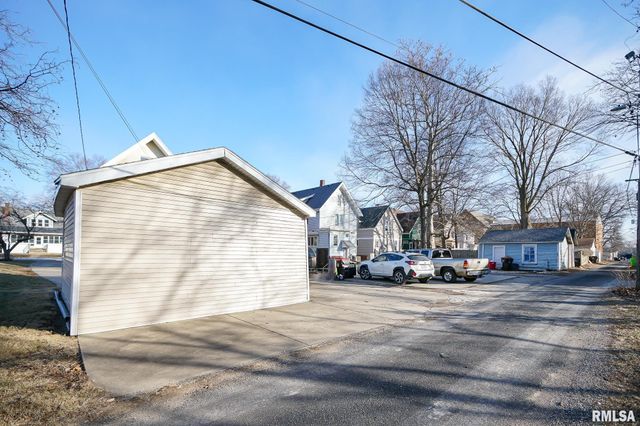 1820 W BRADLEY Avenue, Peoria, IL 61606