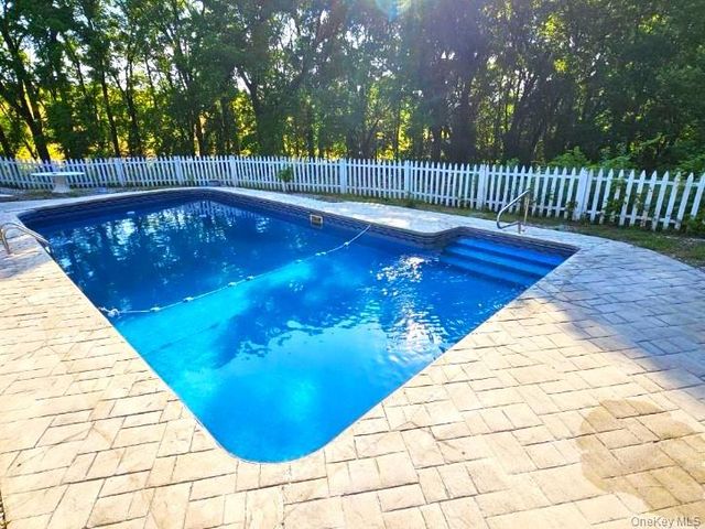 68 Brill Lane, Poughquag, NY 12570