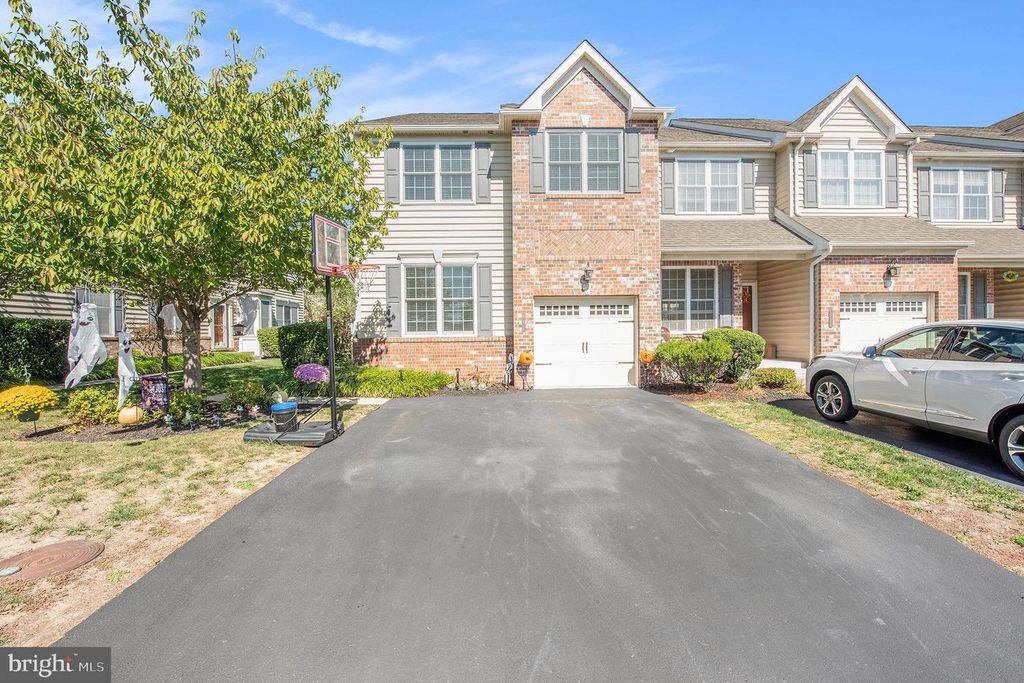 911 CARALEA DR, Norristown, PA 19403