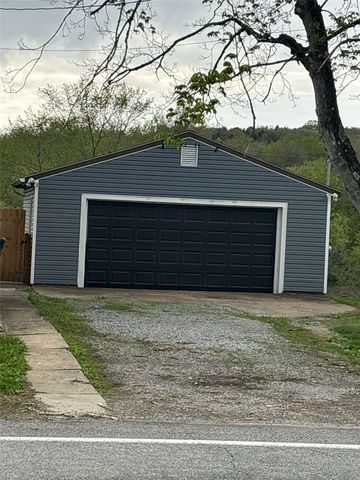 518 Joffre Bulger Rd, Smith, PA 15053