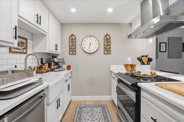 7999 La Riviera Dr, Sacramento, CA 95826