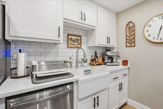 7999 La Riviera Dr, Sacramento, CA 95826