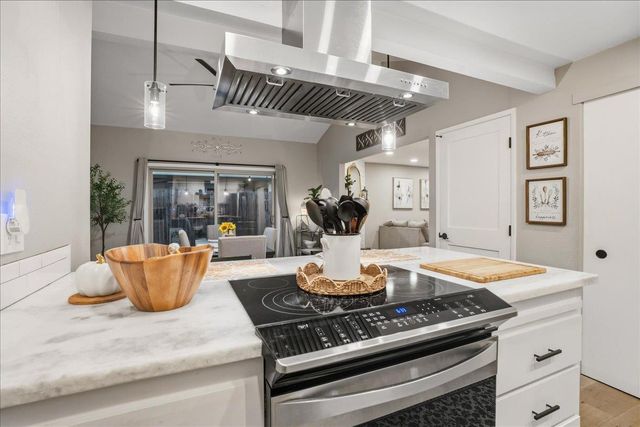 7999 La Riviera Dr, Sacramento, CA 95826