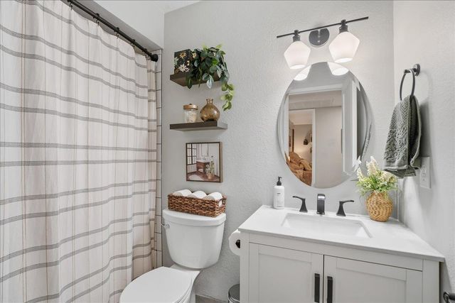 7999 La Riviera Dr, Sacramento, CA 95826