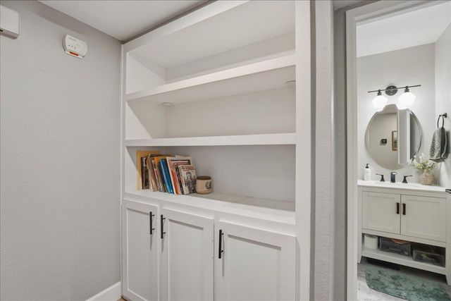 7999 La Riviera Dr, Sacramento, CA 95826