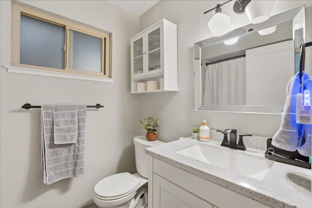 7999 La Riviera Dr, Sacramento, CA 95826