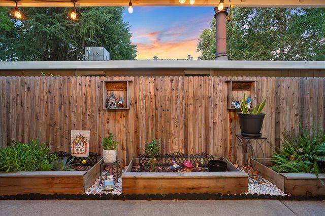 7999 La Riviera Dr, Sacramento, CA 95826