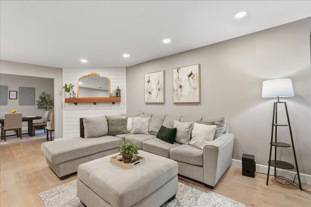 7999 La Riviera Dr, Sacramento, CA 95826