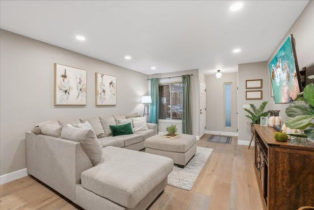 7999 La Riviera Dr, Sacramento, CA 95826