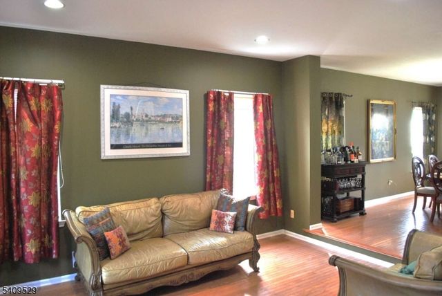 692 Skyline Dr, Jefferson Twp., NJ 07849