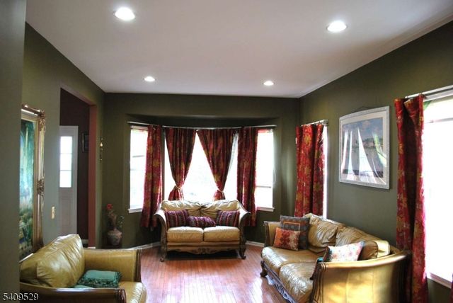 692 Skyline Dr, Jefferson Twp., NJ 07849