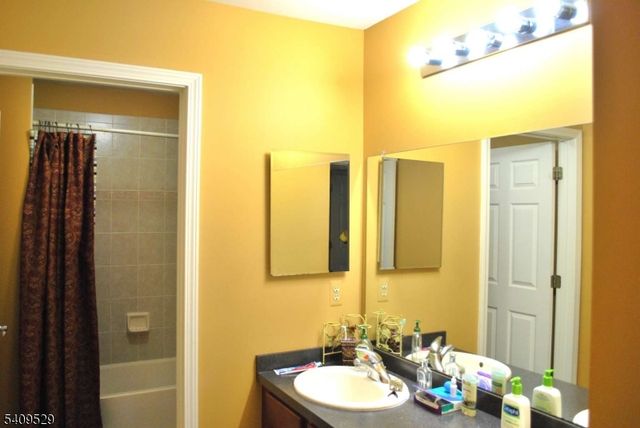 692 Skyline Dr, Jefferson Twp., NJ 07849