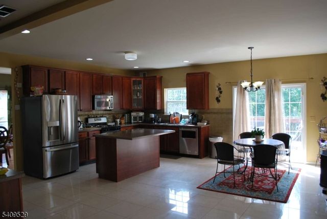 692 Skyline Dr, Jefferson Twp., NJ 07849