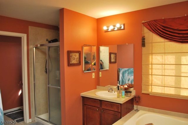 692 Skyline Dr, Jefferson Twp., NJ 07849