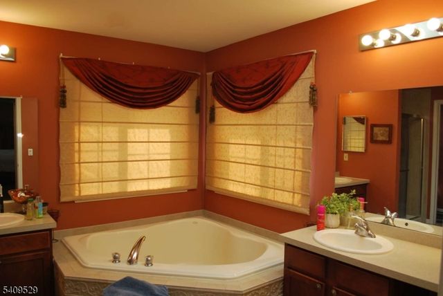 692 Skyline Dr, Jefferson Twp., NJ 07849