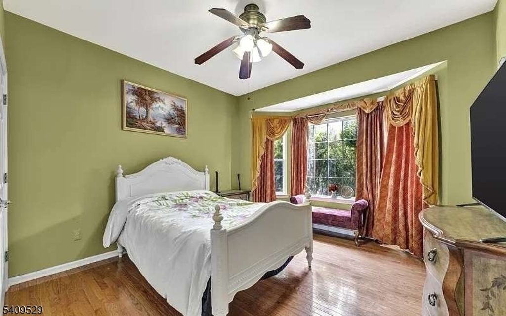 692 Skyline Dr, Jefferson Twp., NJ 07849 — photo 3