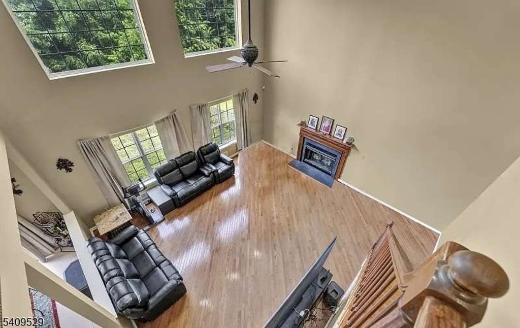 692 Skyline Dr, Jefferson Twp., NJ 07849 — photo 5