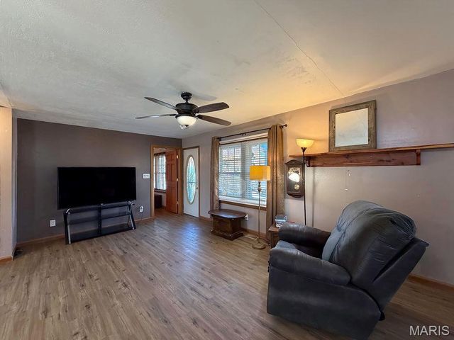 6237 State Road B, Hillsboro, MO 63050