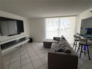 2625 Collins Ave 420, Miami Beach, FL 33140