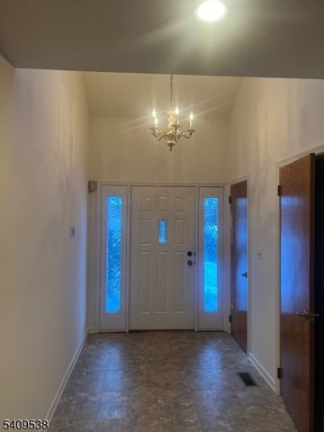 599 Apache Ct, Mahwah Twp., NJ 07430