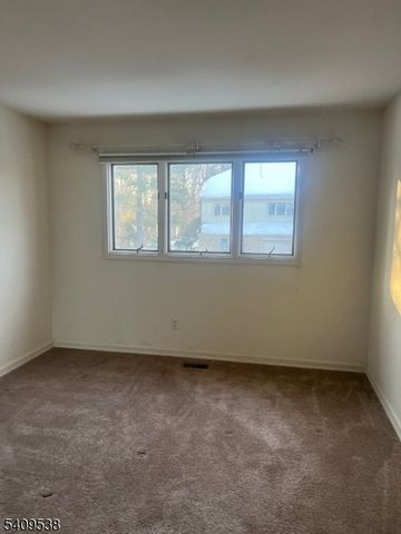 599 Apache Ct, Mahwah Twp., NJ 07430