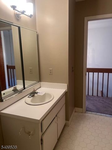 599 Apache Ct, Mahwah Twp., NJ 07430