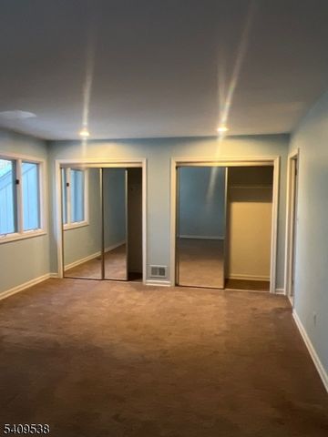 599 Apache Ct, Mahwah Twp., NJ 07430